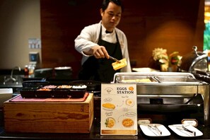 Daily buffet breakfast for a fee
