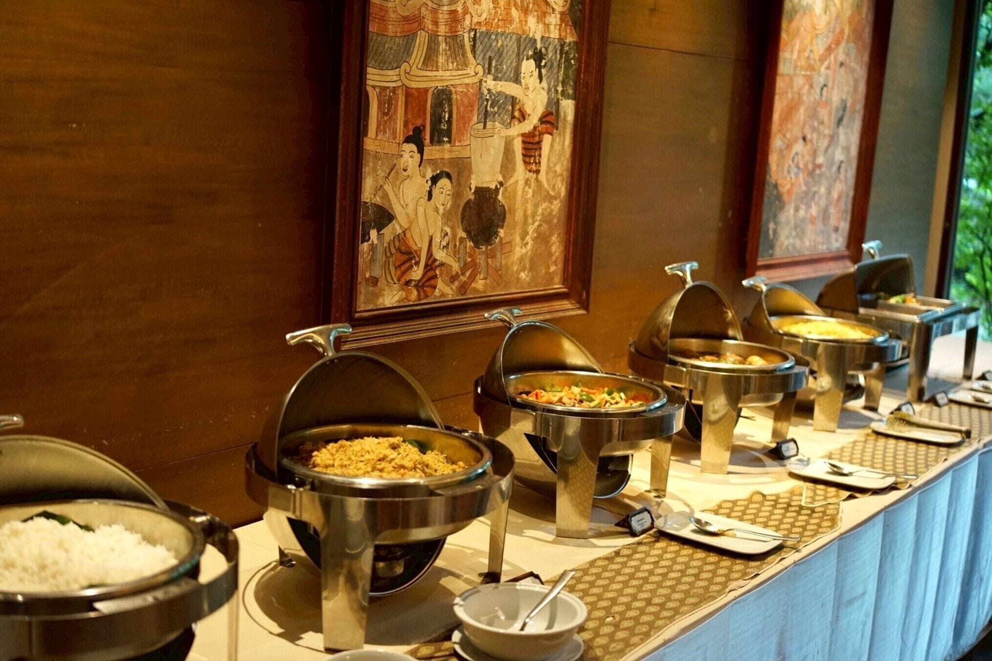daily buffet breakfast (thb 350 per person)