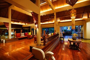 Área de estar no saguão