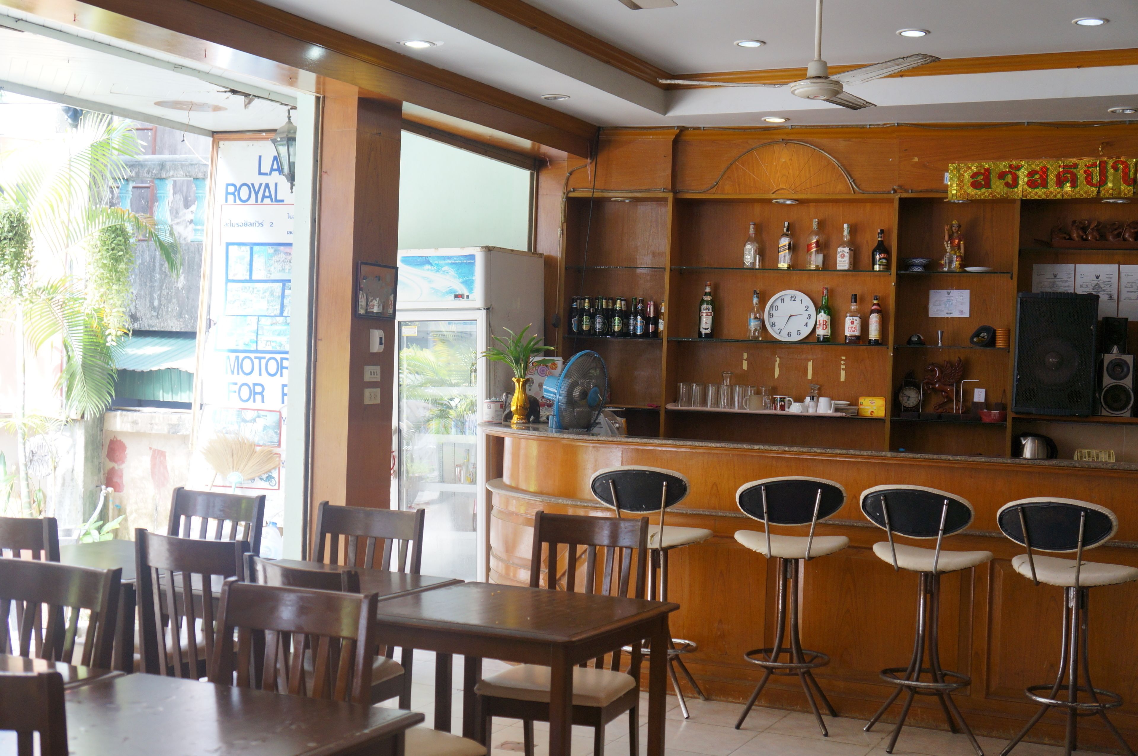 Breakfast, lunch, dinner served; Thai cuisine 