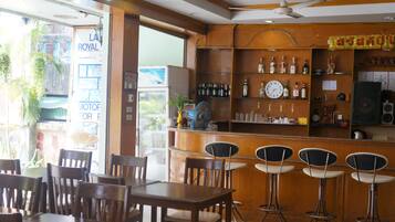 Breakfast, lunch, dinner served; Thai cuisine