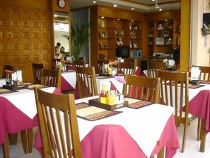 Breakfast, lunch and dinner served - Patong Lamai Residence (Patong)