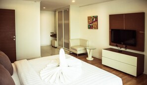 Minibar, in-room safe, soundproofing, iron/ironing board - Sathorn Grace Serviced Residence (Bangkok)
