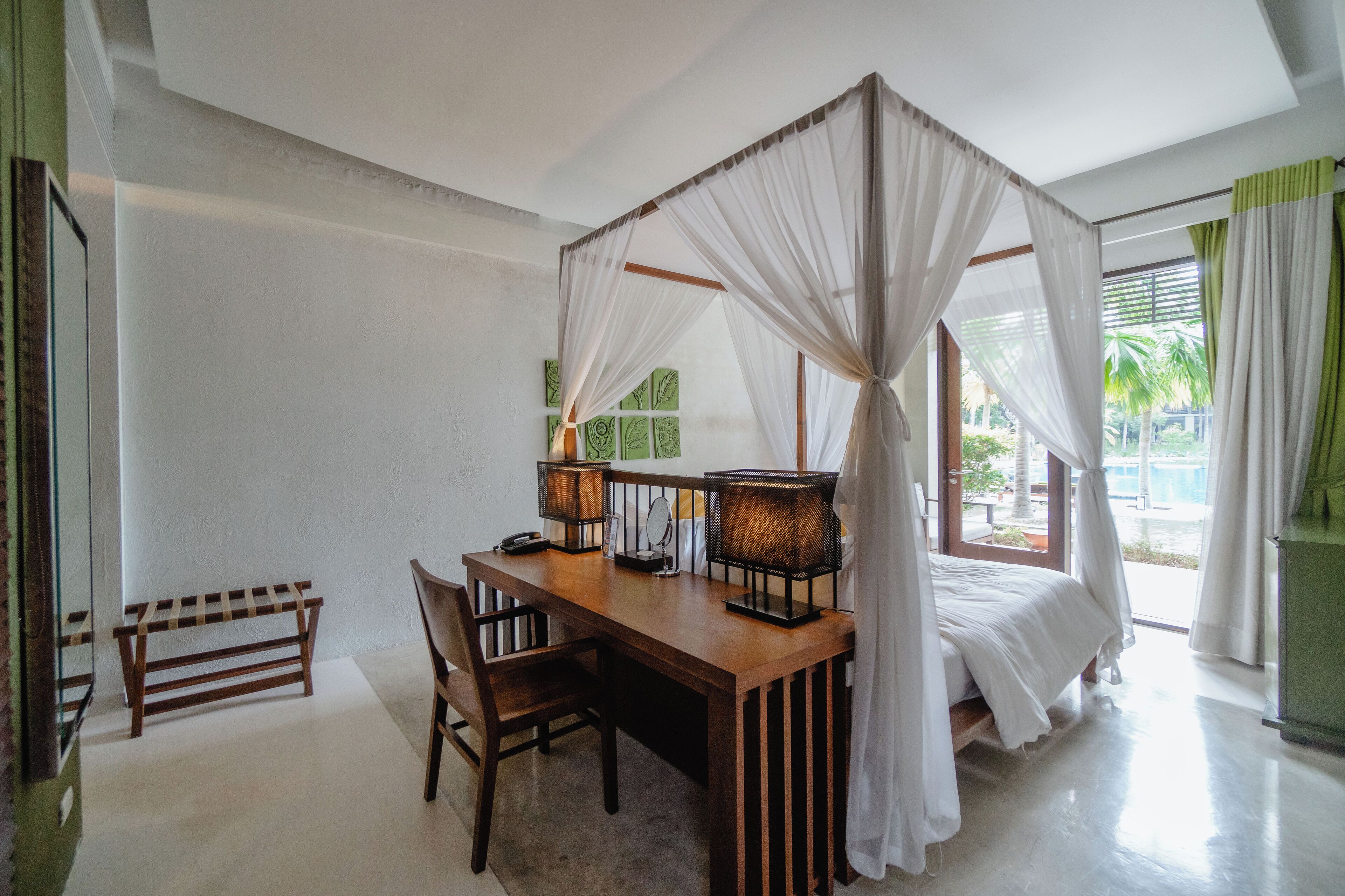 deluxe room | in-room business centre