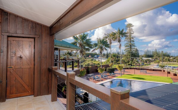 Penthouse | Balcony - South Pacific Resort Hotel (Norfolk Island)