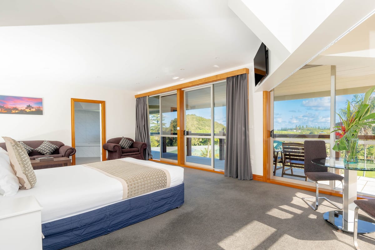 Penthouse | Bộ trải giường bằng vải cotton Ai Cập, bàn, màn/rèm cản sáng 