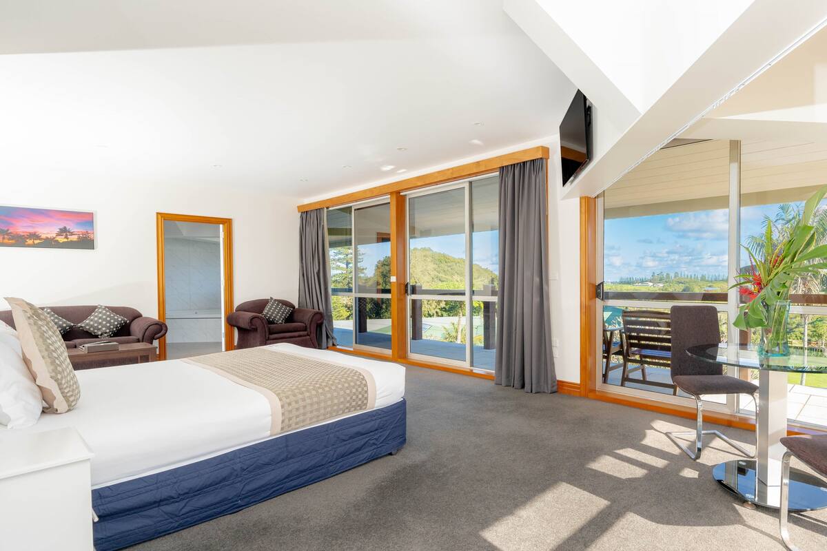 penthouse | 1 bedroom, egyptian cotton sheets, individually decorated