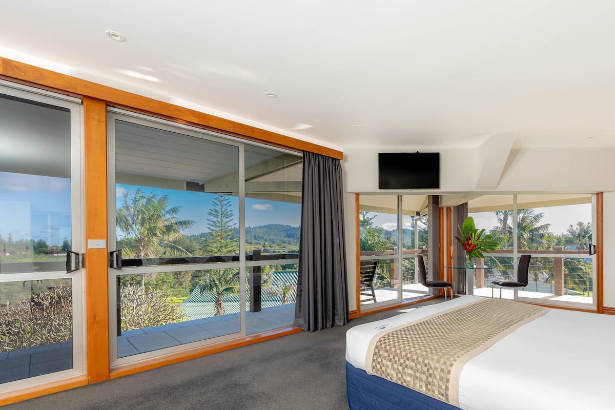 penthouse | 1 bedroom, egyptian cotton sheets, individually decorated