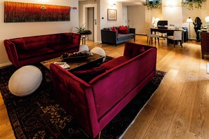 Reception - Townhouse 33 (Milan)