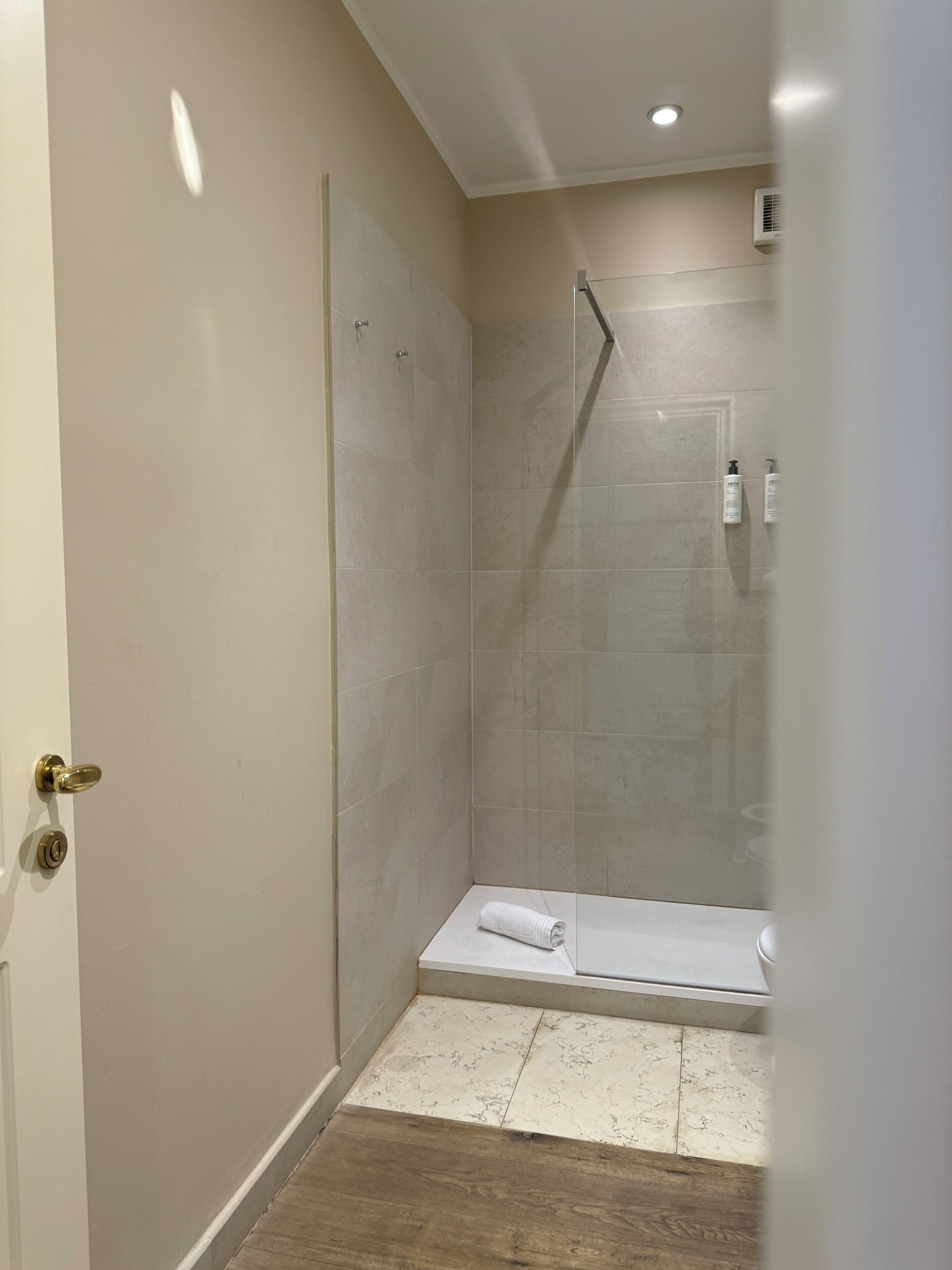 superior double or twin room | bathroom | free toiletries, hair dryer, slippers, bidet