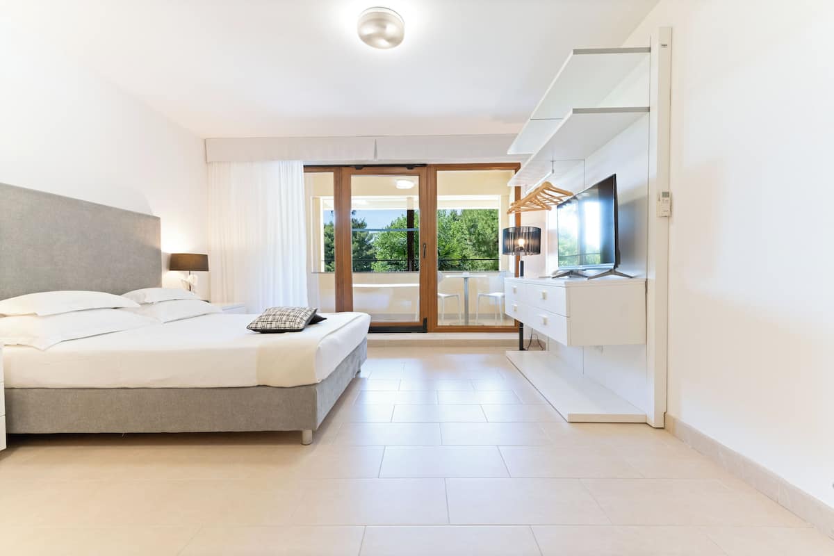 Double Room, Kitchenette, Ground Floor | 2 bedrooms, premium bedding, memory foam beds, in-room safe