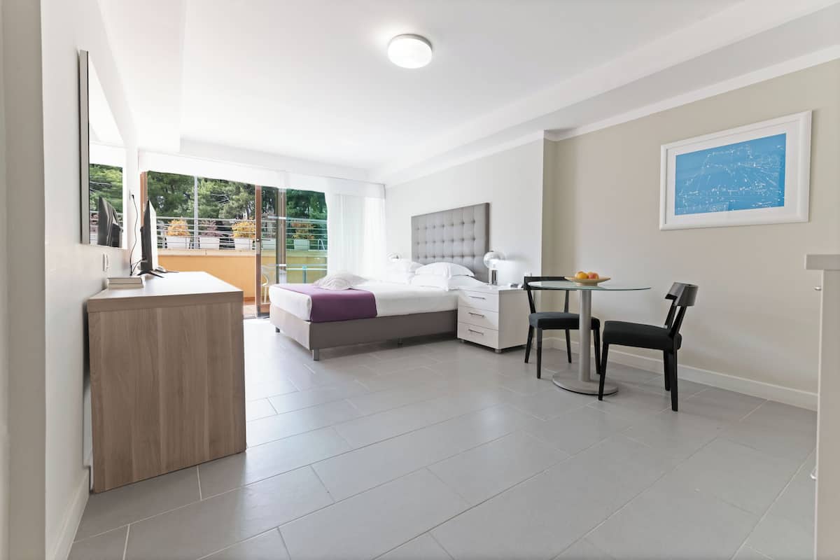 Studio Suite | 2 bedrooms, premium bedding, memory foam beds, in-room safe