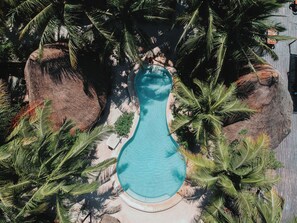 3 piscinas al aire libre, sombrillas, sillones reclinables de piscina