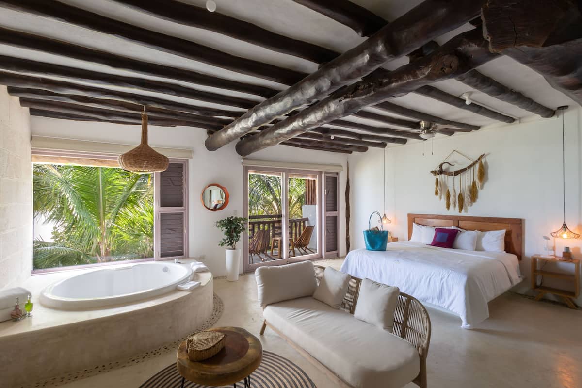 Master Suite El Mar | 1 bedroom, premium bedding, in-room safe, individually decorated