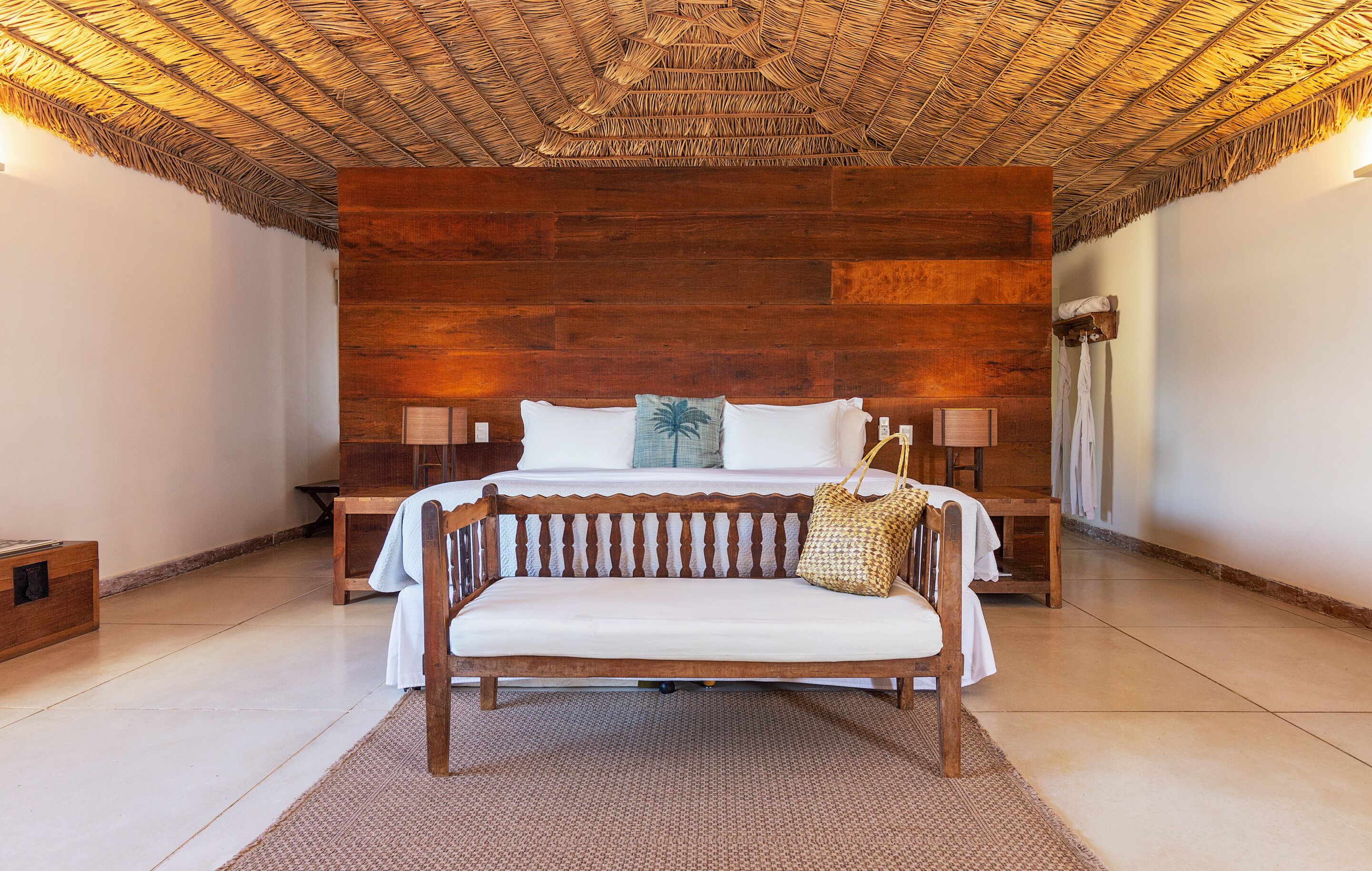 luxury room | 1 bedroom, minibar, in-room safe, desk