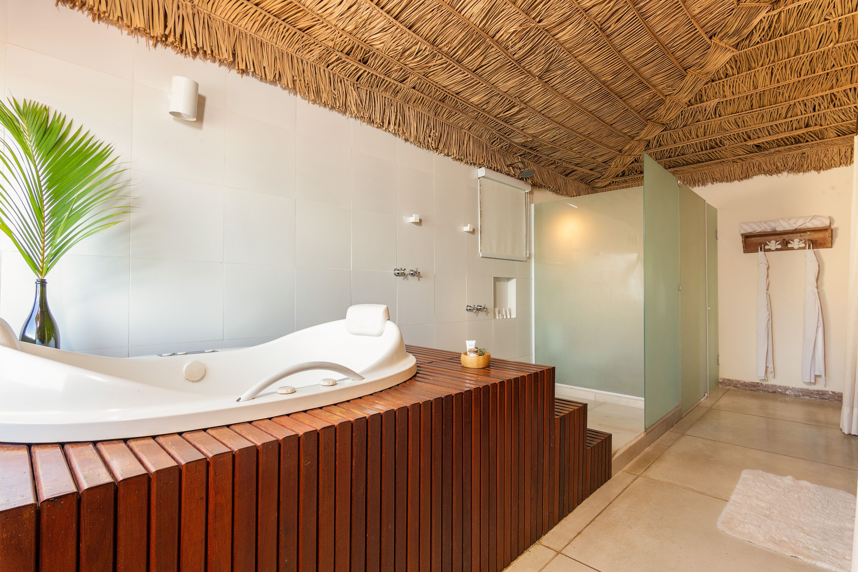 luxury room | jetted bathtub