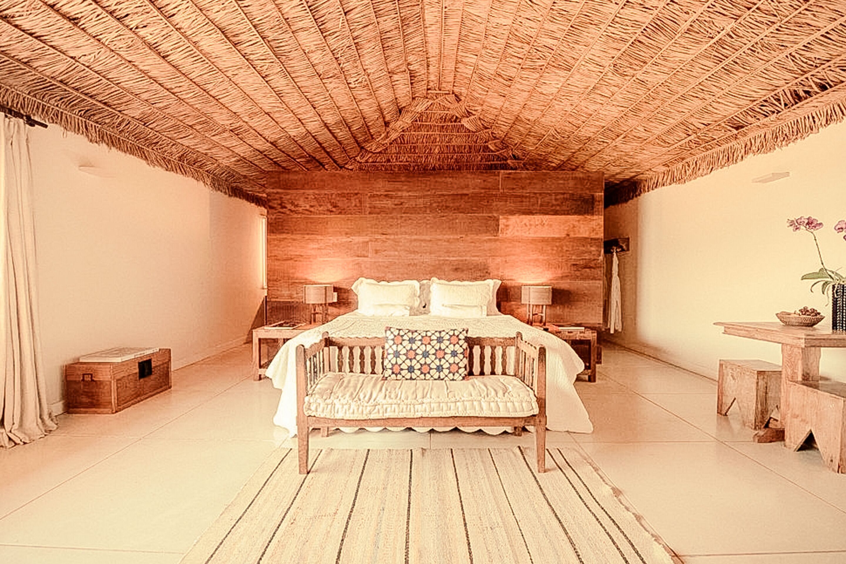 ミニバー、セーフティボックス (室内)、デスク、アイロン / アイロン台