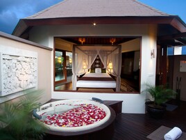 Σουίτα, 1 Υπνοδωμάτιο, μπανιέρα με υδρομασάζ | Μίνι μπαρ, χρηματοκιβώτιο στο δωμάτιο, γραφείο, δωρεάν Wi-Fi 