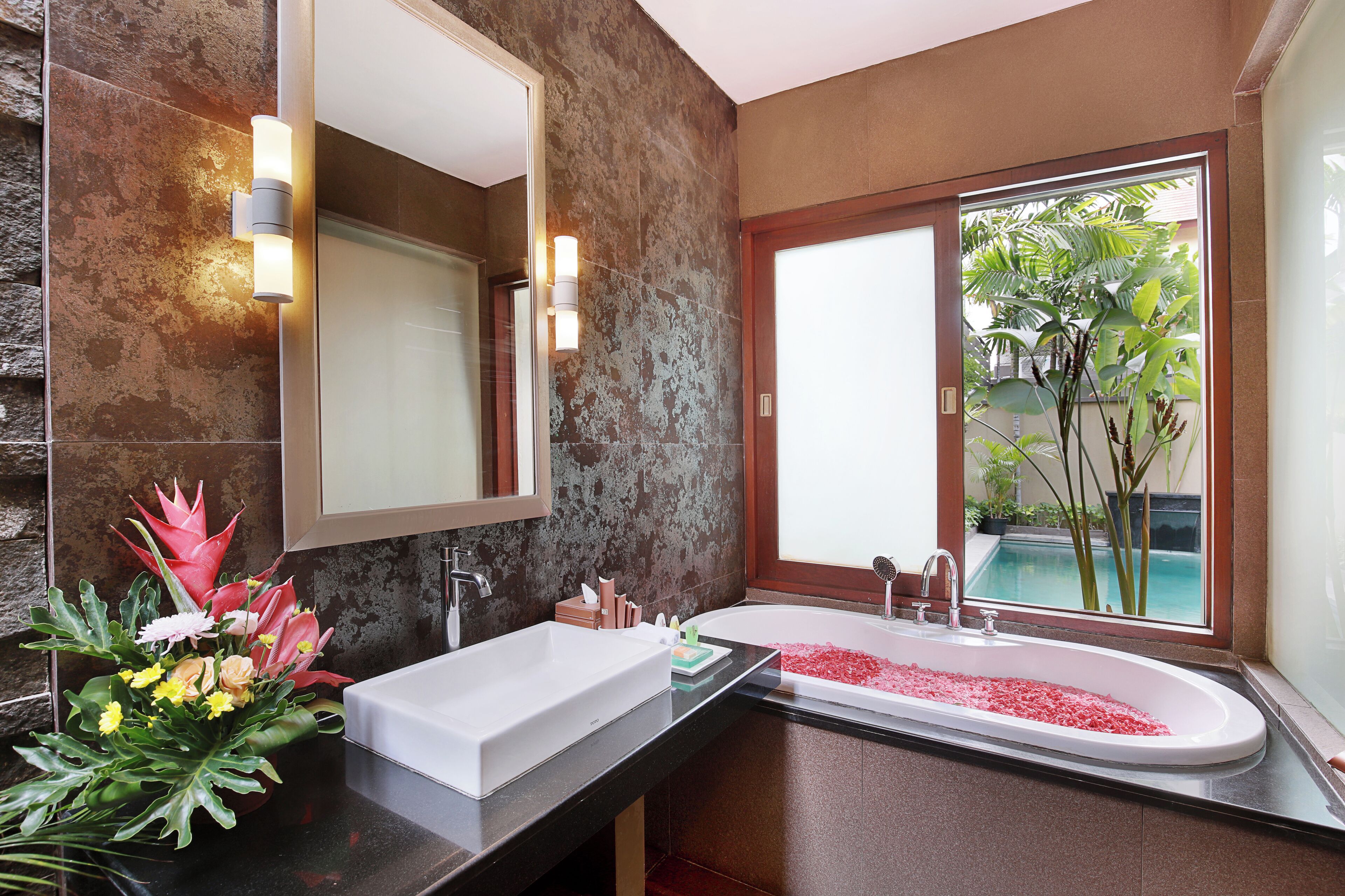 separate bathtub and shower, free toiletries, hair dryer, towels