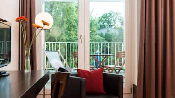 Room, Balcony, Garden View | Hypo-allergenic bedding, in-room safe, desk, blackout drapes