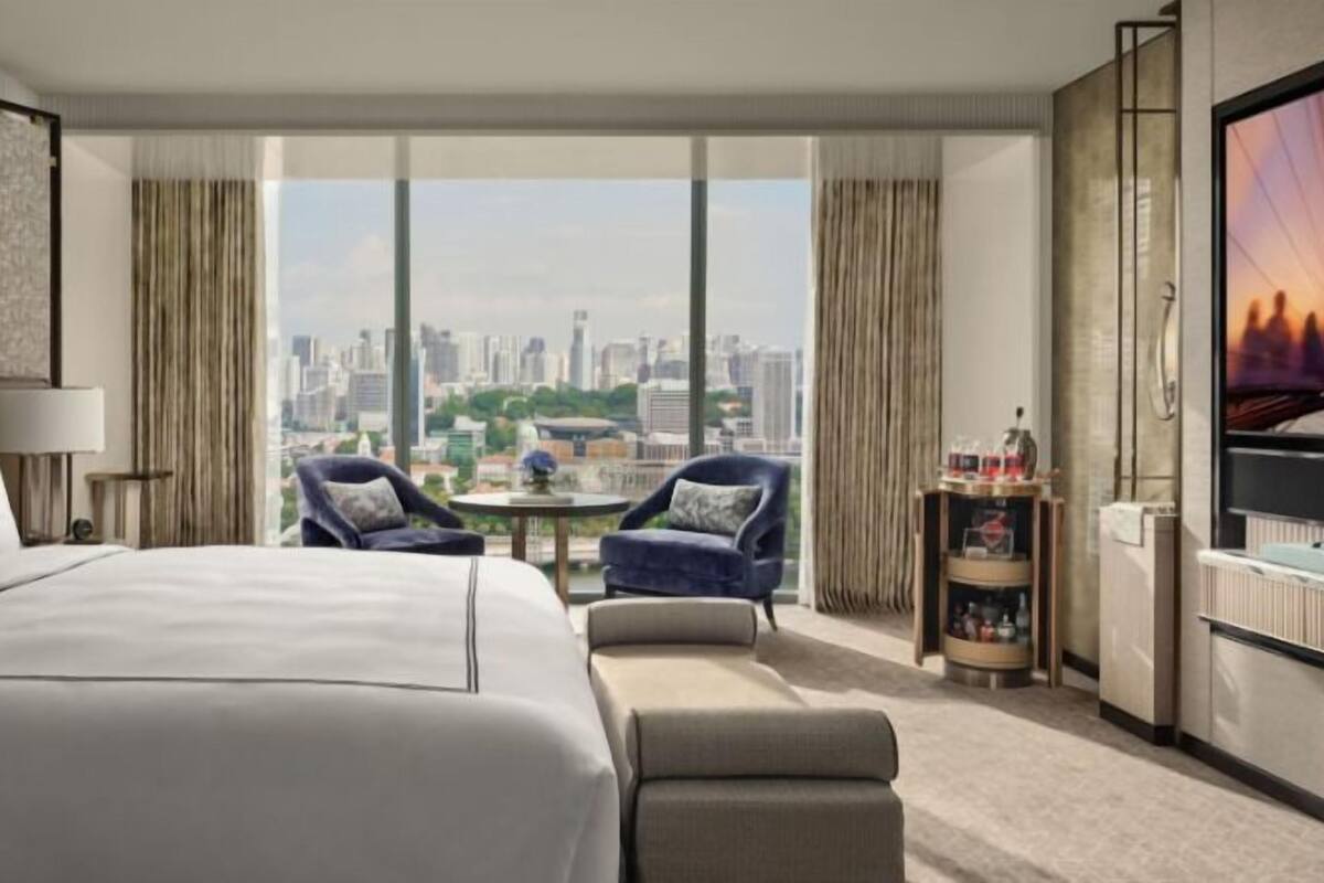 Egyptian cotton sheets, premium bedding, minibar (some free items)