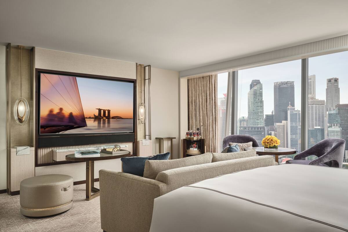Egyptian cotton sheets, premium bedding, minibar (some free items)