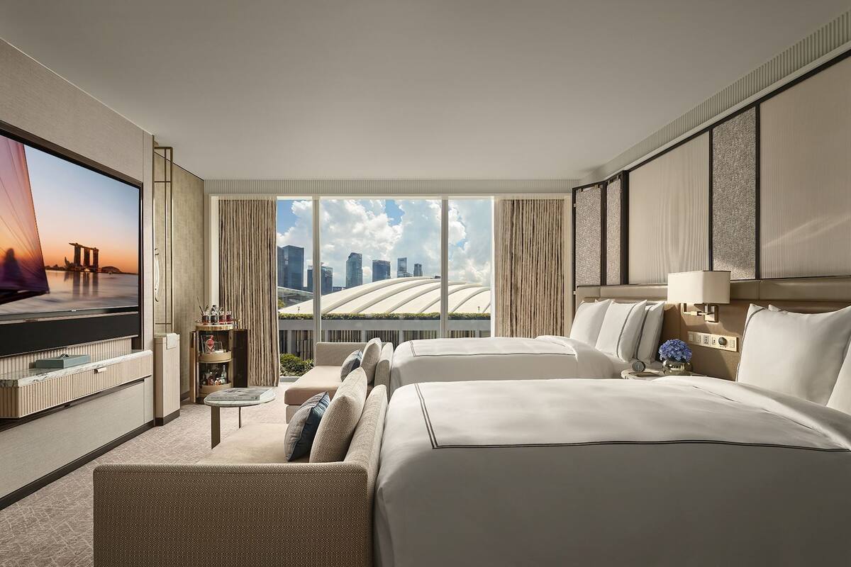 Egyptian cotton sheets, premium bedding, minibar (some free items)