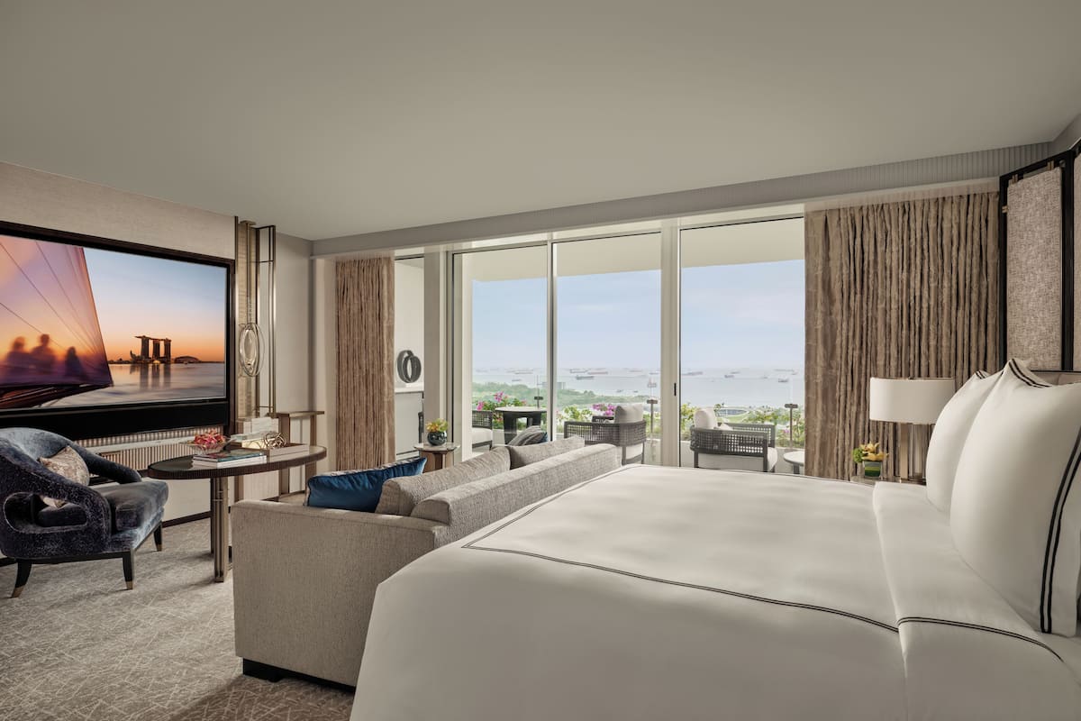 Sands Premier Studio King Gardens by the Bay View | Egyptian cotton sheets, premium bedding, free minibar items