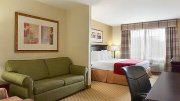 Schreibtisch, Verdunkelungsvorhänge, Bügeleisen/Bügelbrett