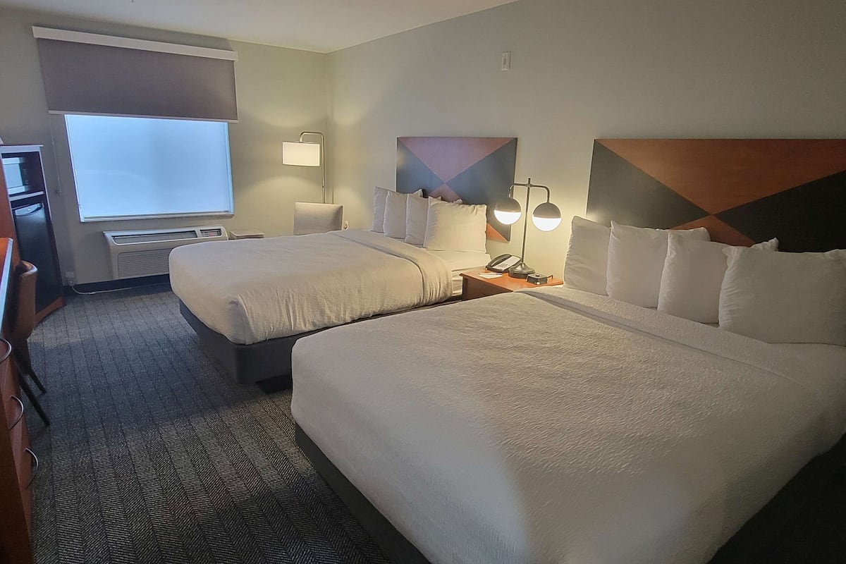 premium bedding, tempur-pedic beds, in-room safe, desk