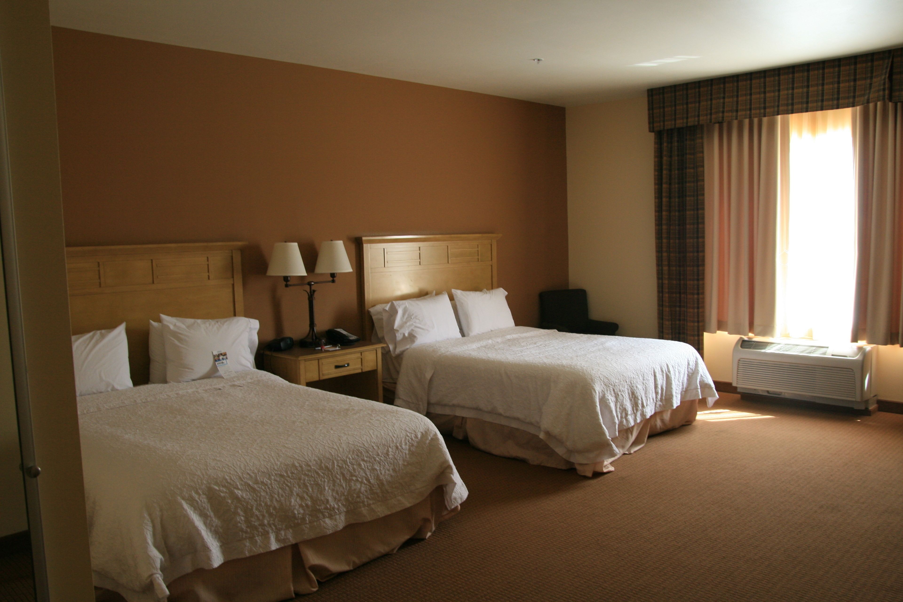 ตู้นิรภัยในห้องพัก, พื้นที่ทำงานแบบใช้แล็ปท็อป, ผ้าม่านกันแสง