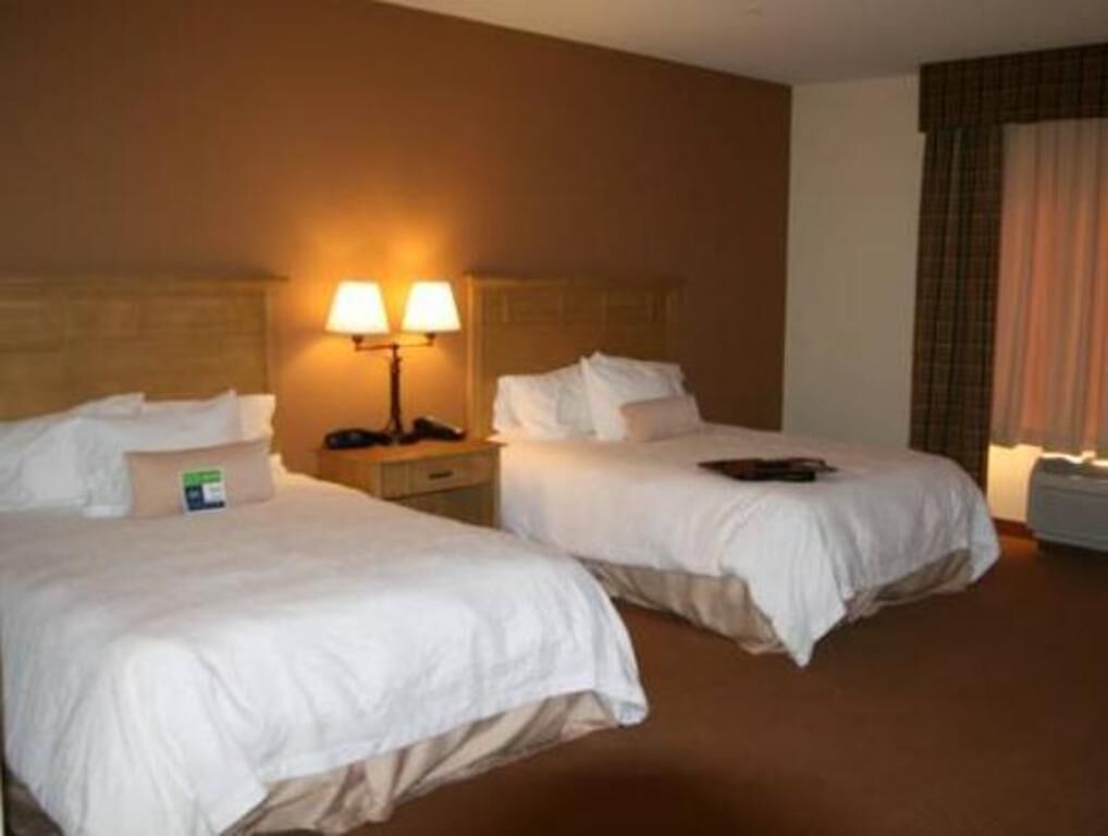 ตู้นิรภัยในห้องพัก, พื้นที่ทำงานแบบใช้แล็ปท็อป, ผ้าม่านกันแสง