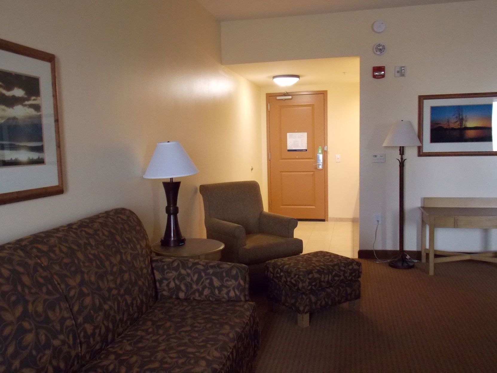 บริเวณนั่งเล่น | ทีวีจอแบน