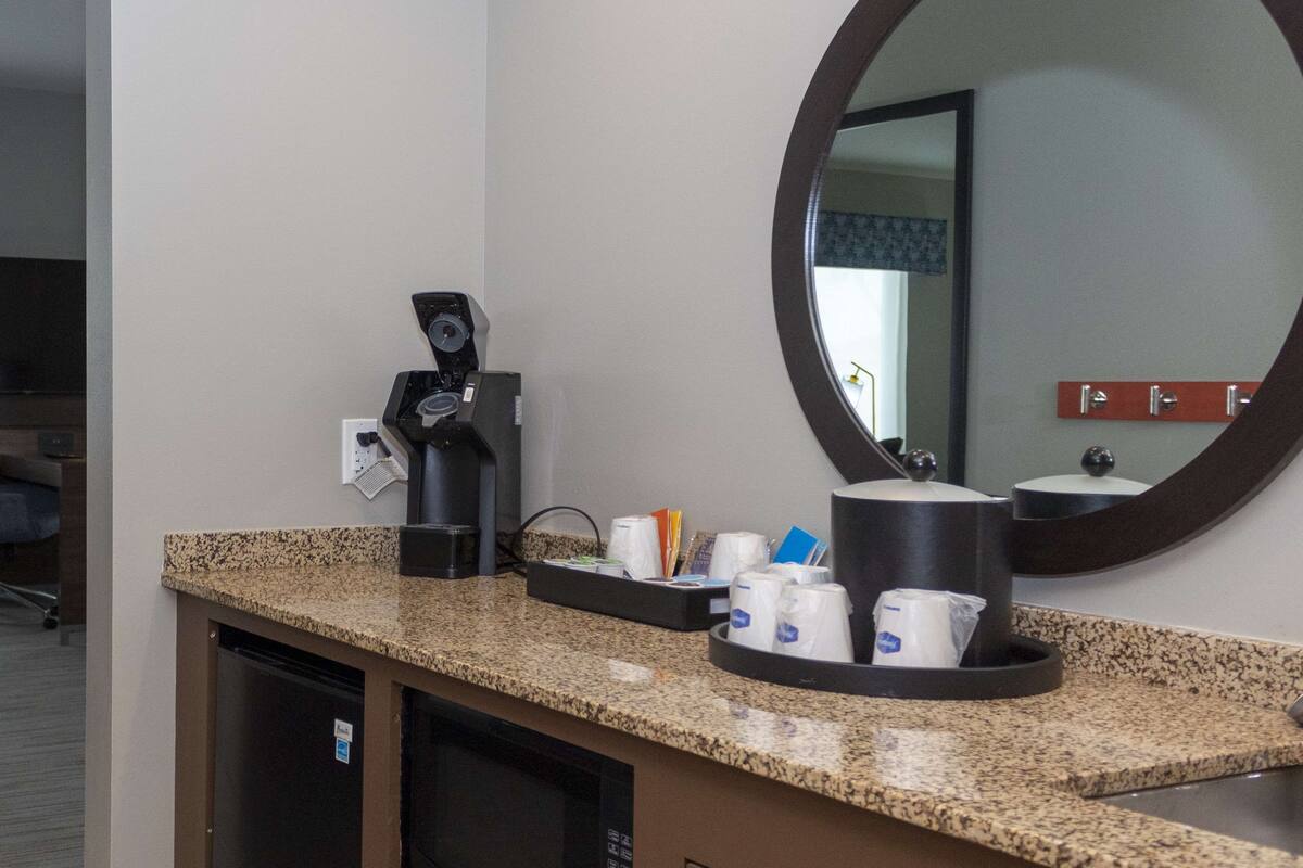 fridge, microwave, coffee/tea maker