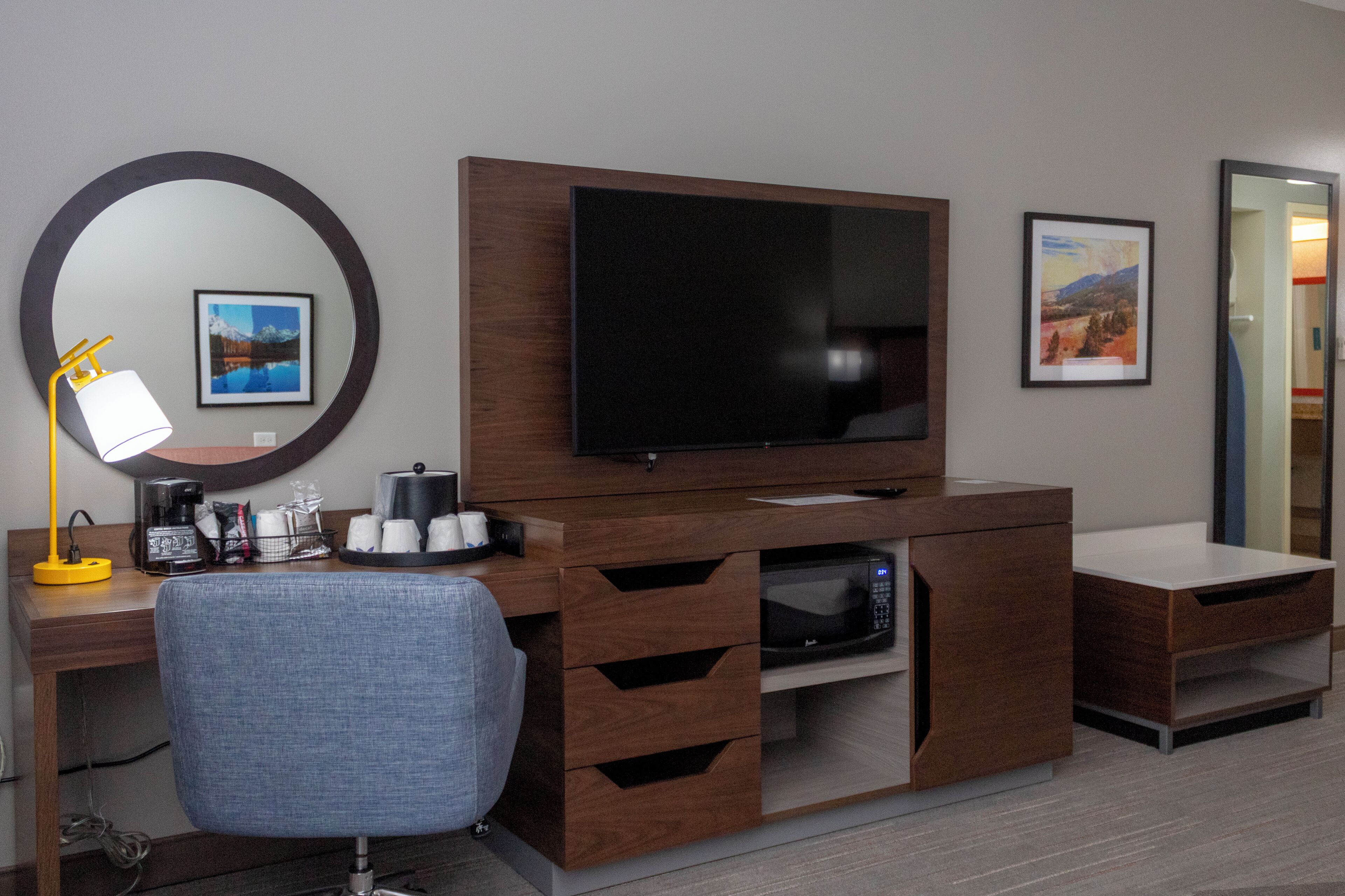 room, 1 king bed, non smoking | in-room safe, laptop workspace, blackout curtains, iron/ironing board