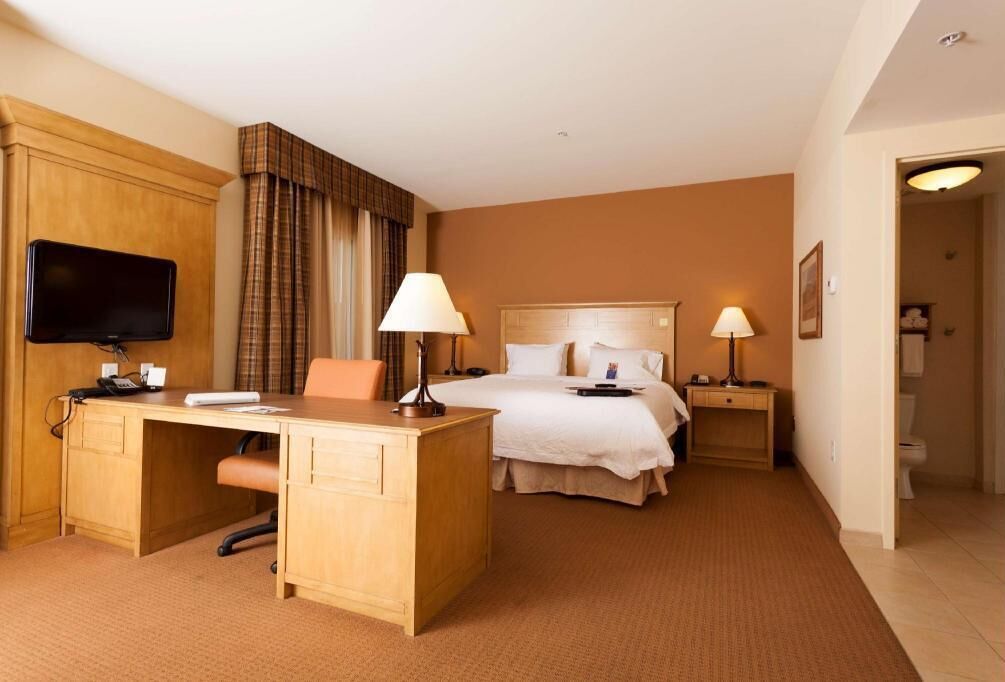 ตู้นิรภัยในห้องพัก, พื้นที่ทำงานแบบใช้แล็ปท็อป, ผ้าม่านกันแสง