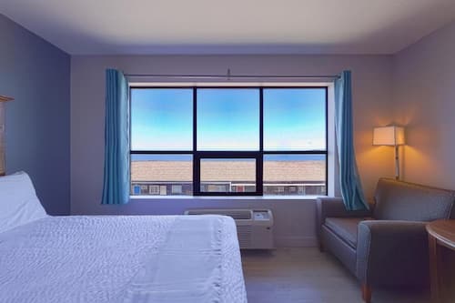Habitación, 1 cama King size, vista parcial al océano | Vista desde la habitación