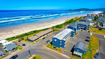 Perto da praia, areia preta