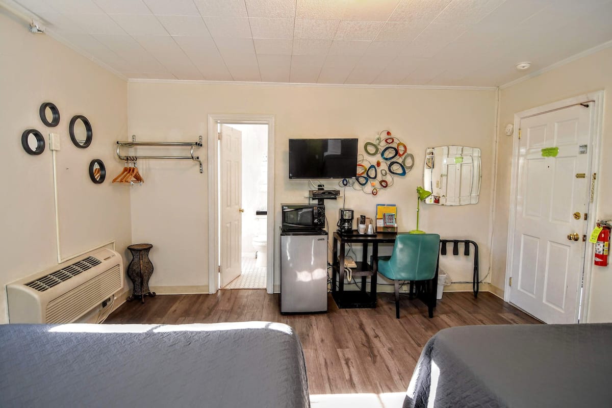 Standard Quadruple Room, Ensuite (Double Queen) | Lain-lain