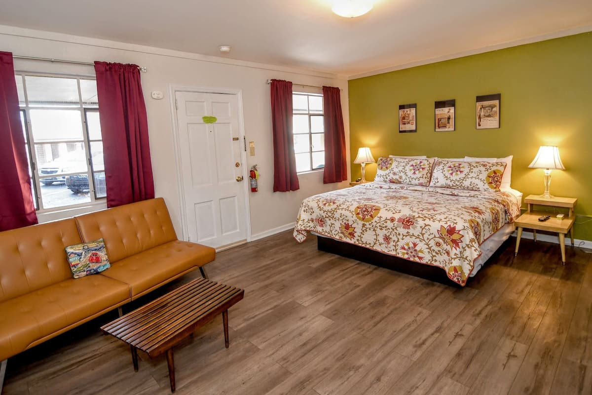 Superior Quadruple Room, Ensuite (King Semi-Suite)