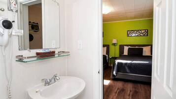 Kamar Quadruple Standar, ensuite (Double Queen) | Kamar mandi