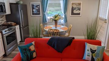 Standard Apartment, Ensuite (Upstairs Apartment ) | Interior