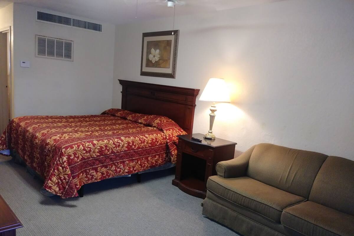 Iron/ironing board, free WiFi, bed sheets