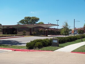 Exterior - University Inn College Station (Bryan)