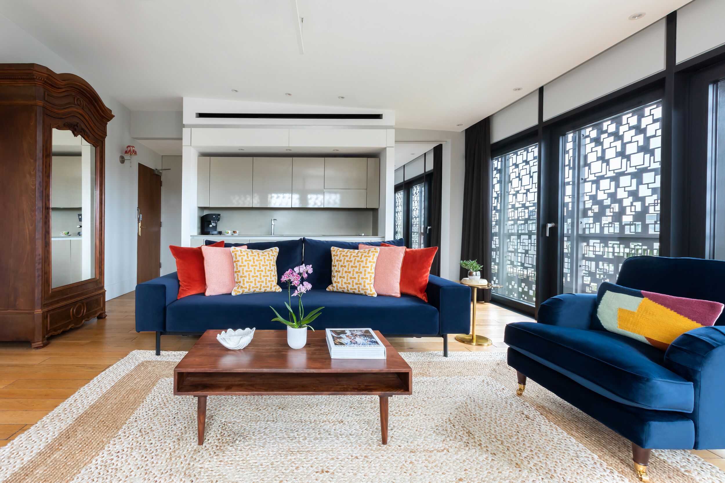 deluxe suite, 1 bedroom (mi - exec) | private kitchen | coffee/tea maker, electric kettle