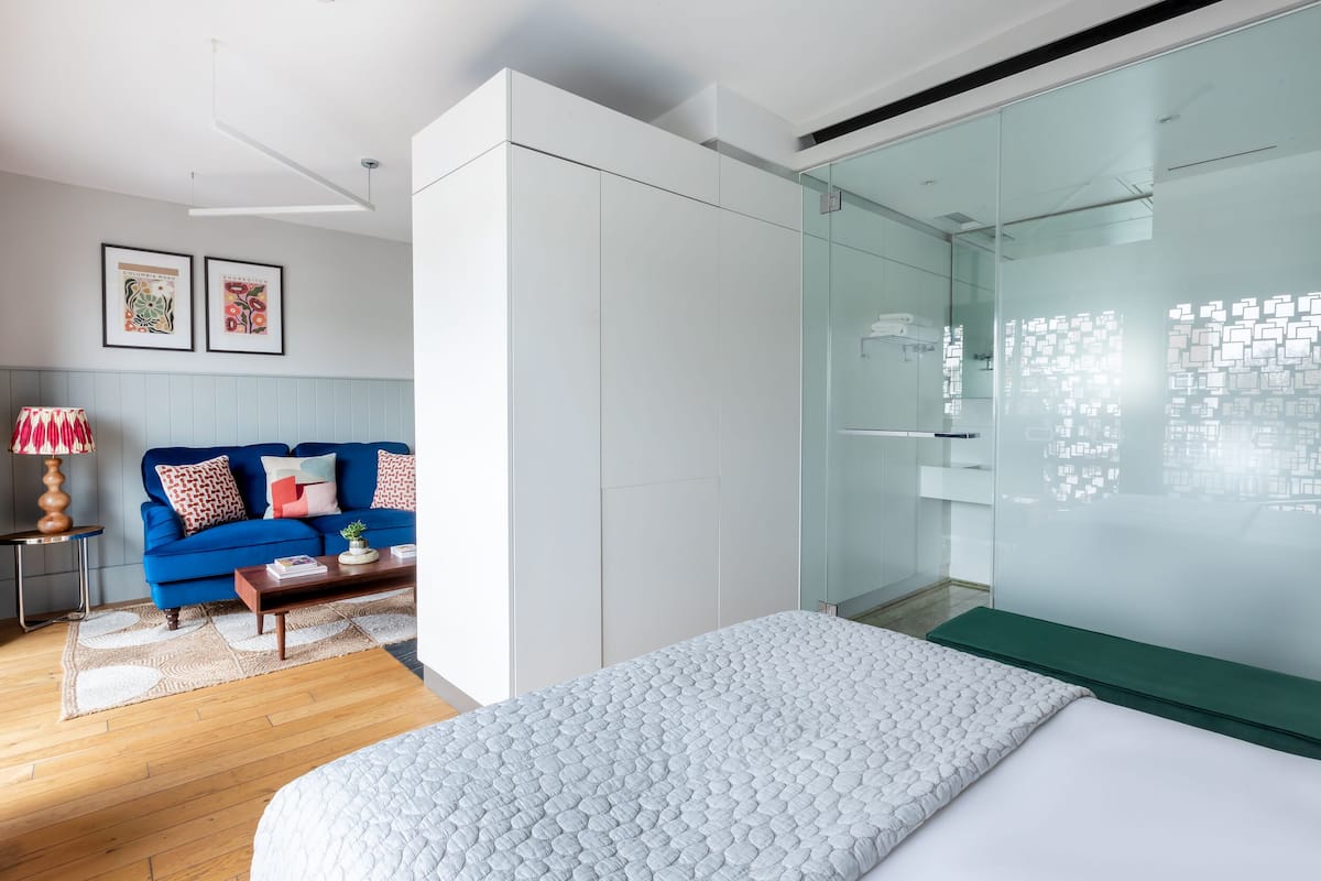 Junior Suite (Deluxe MI - JSTE) | Peralatan tempat tidur hipoalergenik, peti besi dalam bilik
