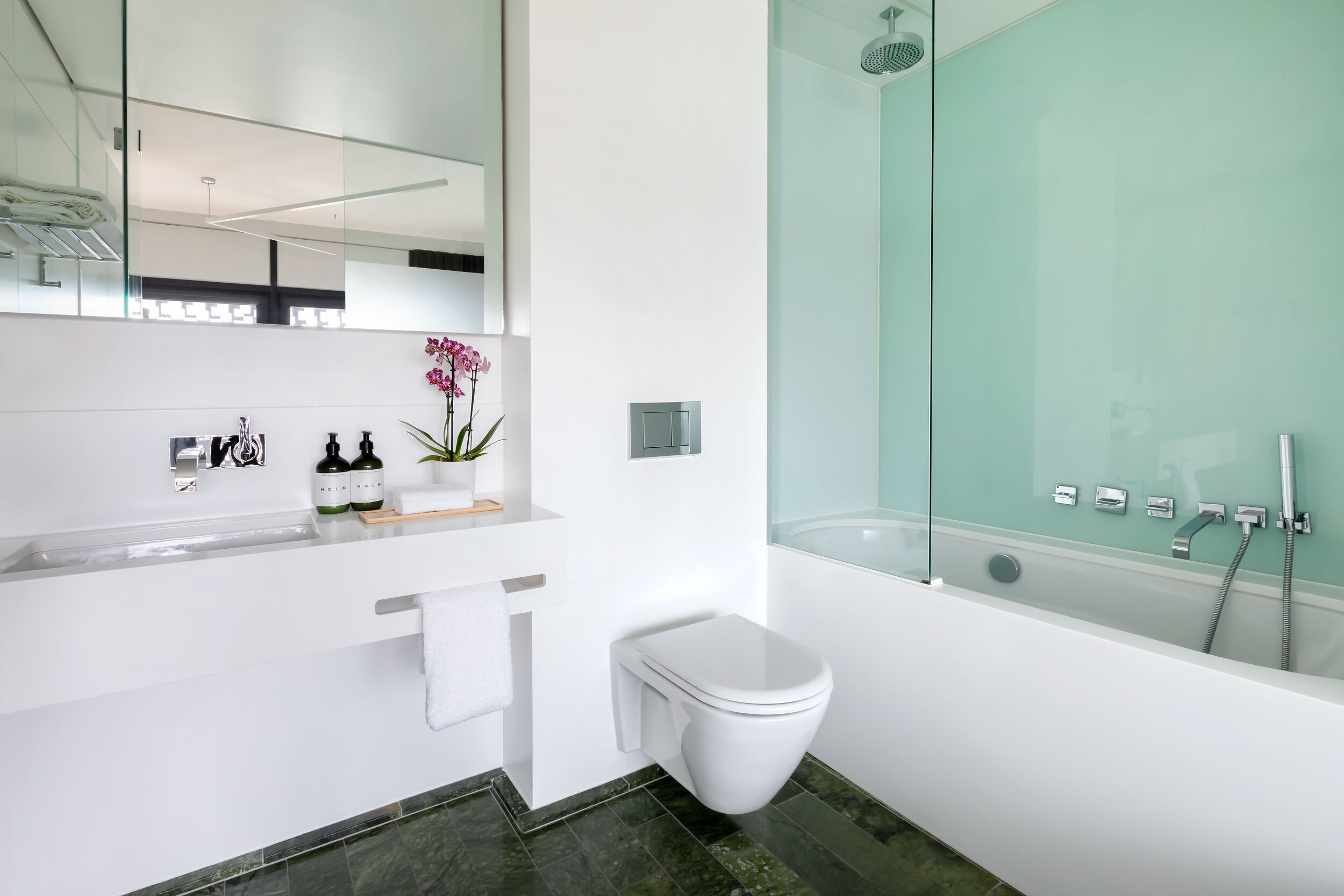 signature suite, 1 bedroom (mi - kste) | bathroom | hair dryer, slippers, towels