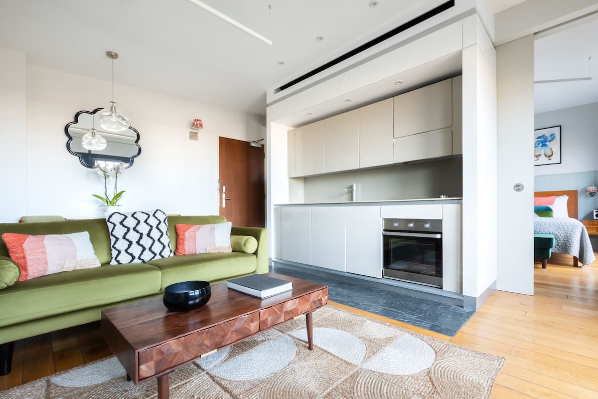 Suite, 1 Bedroom | Private kitchen | Coffee/tea maker, electric kettle