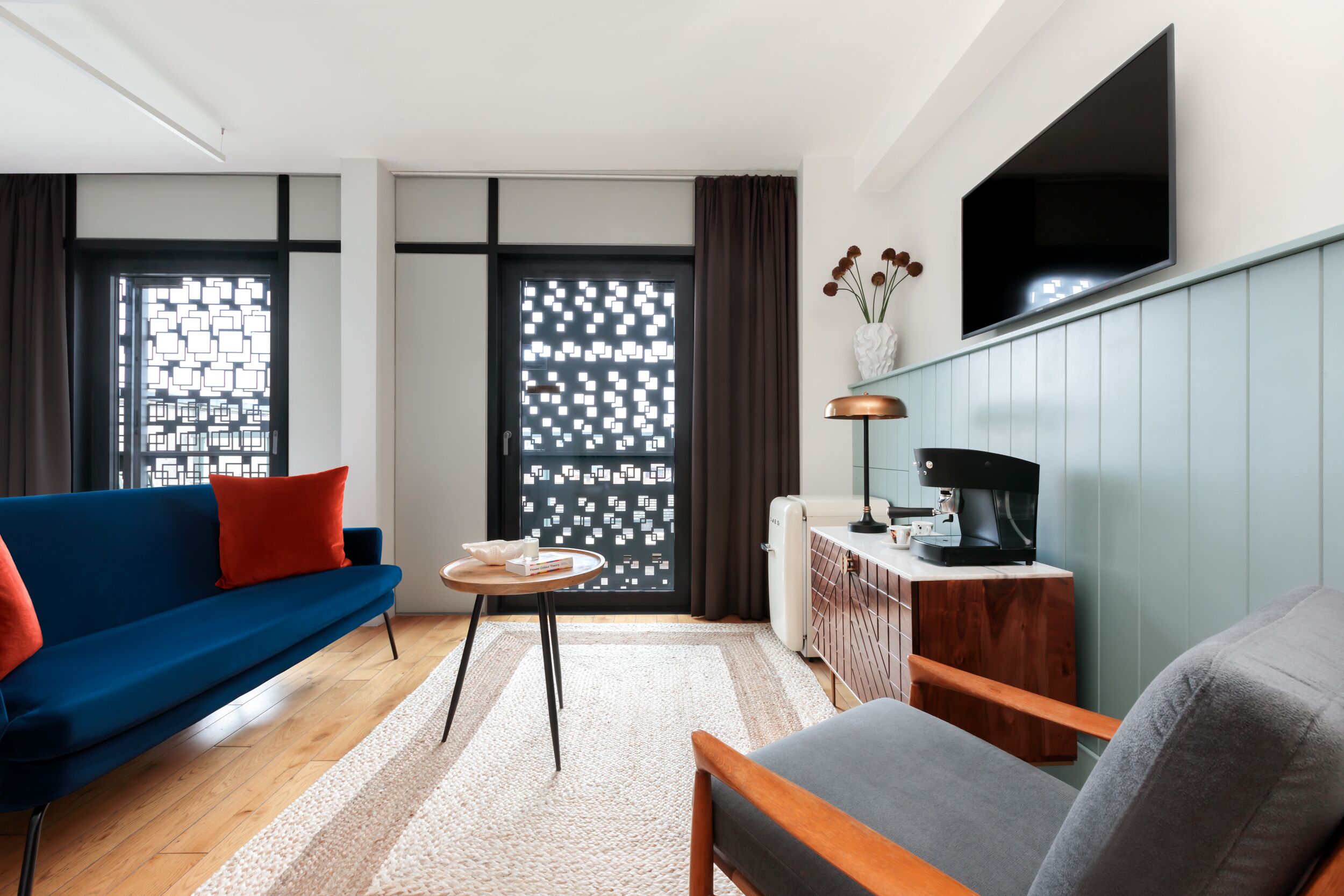 Hypo-allergenic bedding, in-room safe, individually furnished, desk