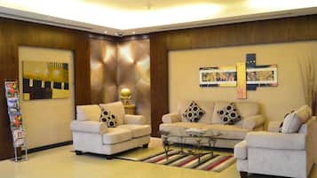 Área de estar no saguão